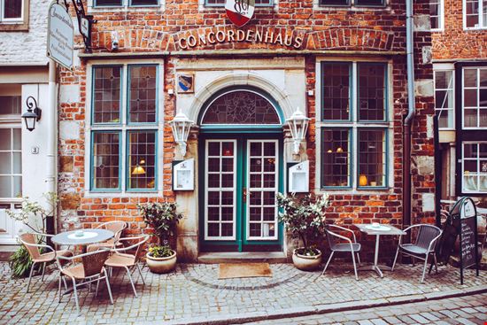 Schnoor Schnoor alexdrim / Shutterstock.com 